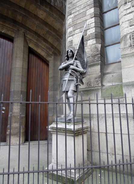 Statue de Jeanne d'Arc / Basilique Ste Jeanne d'Arc / Rue de la Chapelle