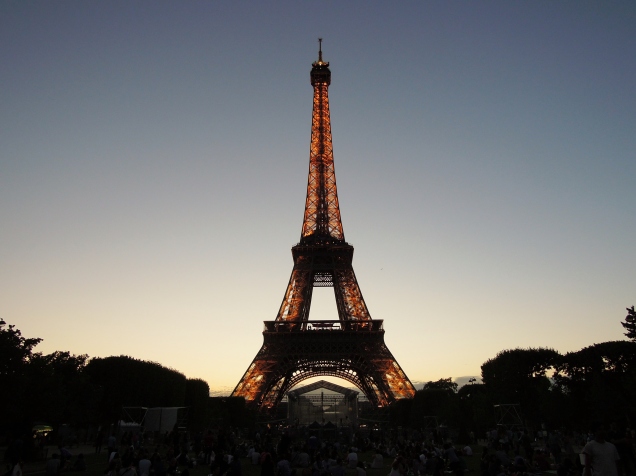 Tour Eiffel / Place Jacques Rueff / Parc du Champ de Mars
